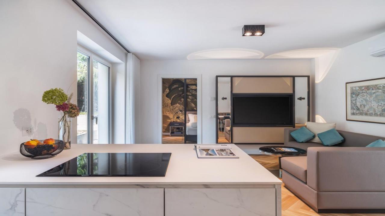 Palm Loggias Apartment
